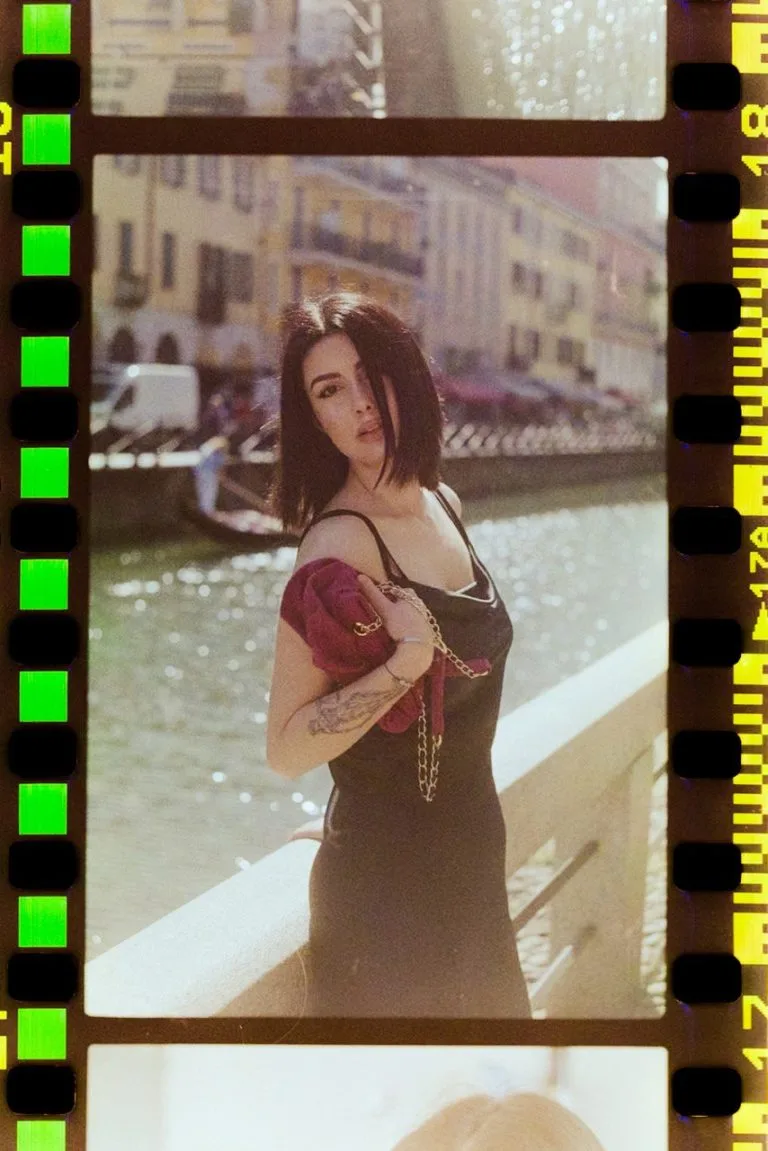 Ritratto su pellicola — Navigli, Milano